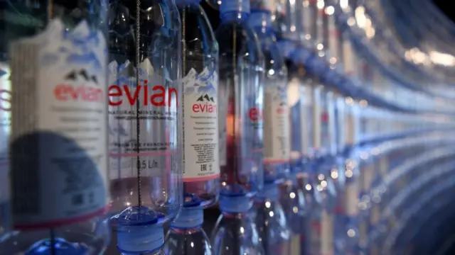 पानी की बोतलें