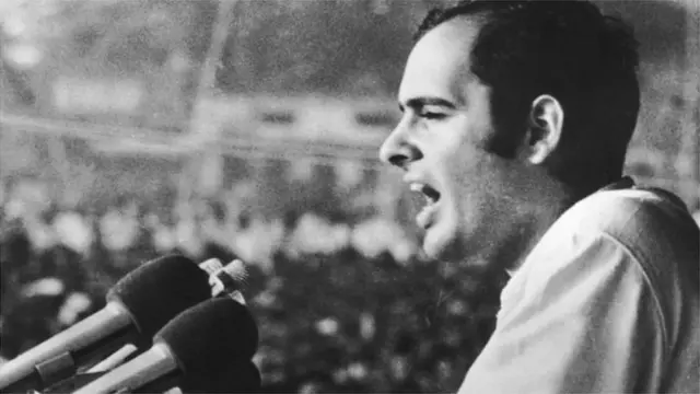 సంజయ్ గాంధీ పార్టీలో అనేక మార్పులు తెచ్చినా, అప్పట్లో పార్టీ అధికారంలో ఉంది.