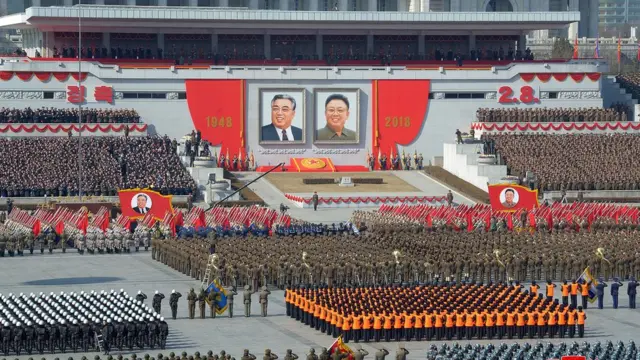 પ્યોંગયોંગ સ્ક્વેયર ખાતે ઉત્તર કોરિયાની આર્મી પરેડ, ફેબ્રુઆરી 2018