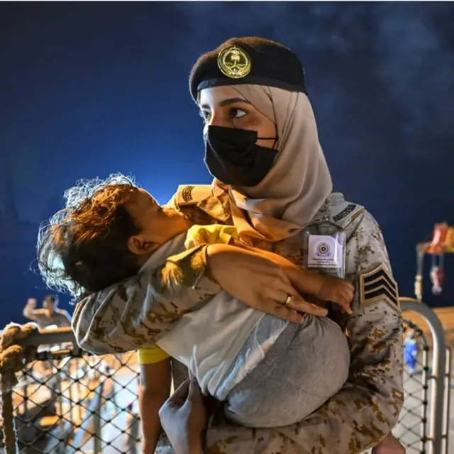 женщина с младенцем