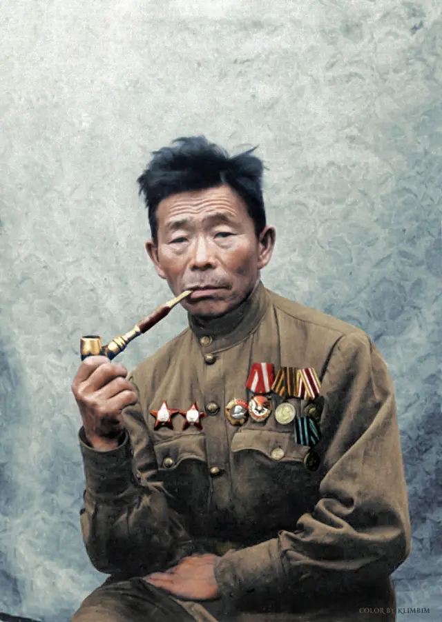 Evenk_sniper: 二战中苏军的狙击手诺蒙科诺夫击毙德军367人,被德军称作"森林萨满"。诺蒙科诺夫是来自西伯利亚外贝加尔地区的鄂温克人