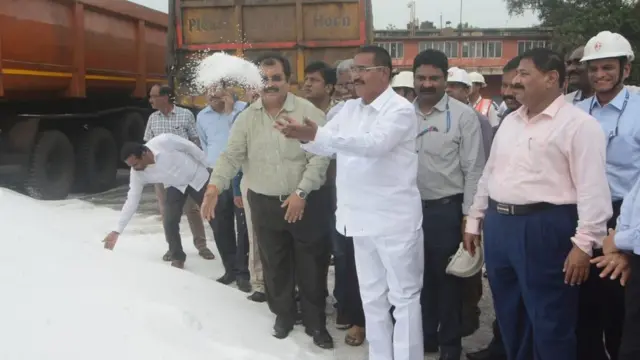 యూరియా కొరత తెలంగాణ రైతులు వ్యవసాయం