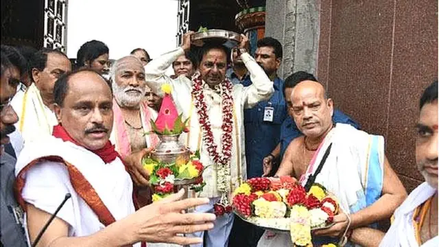 దుర్గ గుడిలో కేసీఆర్