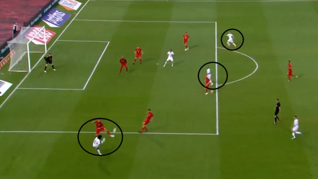 گلسون مارتینز از سمت چپ نفوذ کرده، ژائو ماریو و برناردو سیلوا از طرفین به گوئدس در خط حمله اضافه می‌شوند.