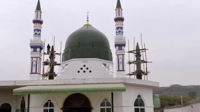 मुमताज़ क़ादरी के लिए स्मारक बनाया गया है जिन्होंने सलमान तासीर की हत्या की थी