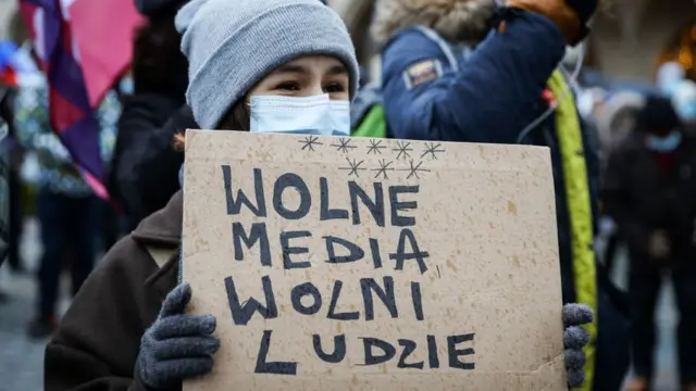 Демонстрация против закона о собственности СМИ