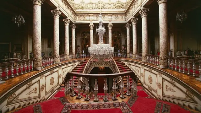 پلکان بلورین دلمه باغچه