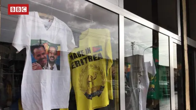 ስእሊ ፕርዚደንት ኢሳይያስ ኣፈወርቅን ፕራይም ሚኒስተር ኣብዪ ኣሕመድን ስእሊ ዘለዎ ማልያ ነመሸጣ ዝቐረበ ዱኳን 19/07/2018 ኣስመራ