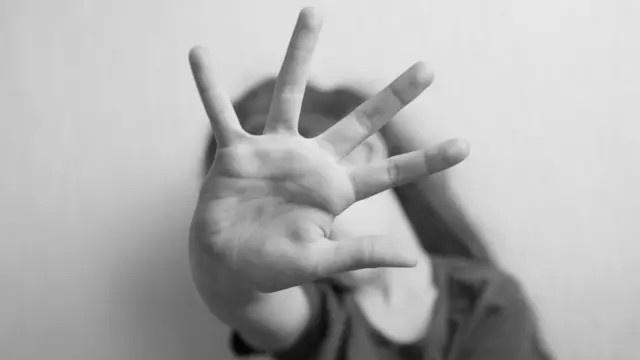 மோசமான அழைப்பை பதிவு செய்த பெண்ணுக்கு மன்னிப்பு வழங்கிய இந்தோனீசியா