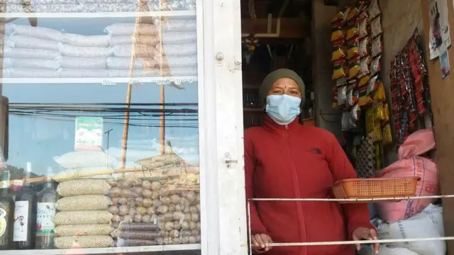 लक्ष्मी श्रेष्ठ आफ्नो पसलमा।