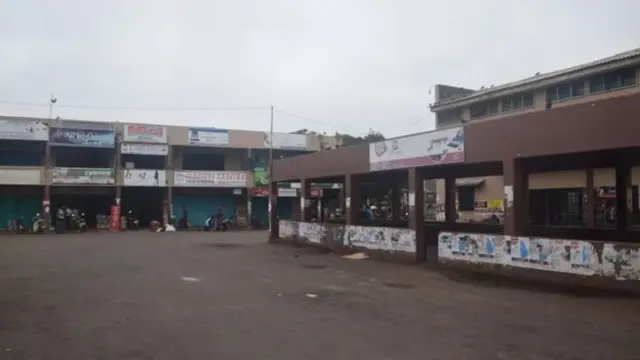 ප්‍රවාහනය අඩාල වීමත් සමඟ පාළුවට ගිය බස් නැවතුම් පොළක්