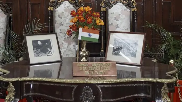 হিমাচল প্রদেশের রাজভবনে এই টেবিলেই স্বাক্ষরিত হয়েছিল সিমলা চুক্তি