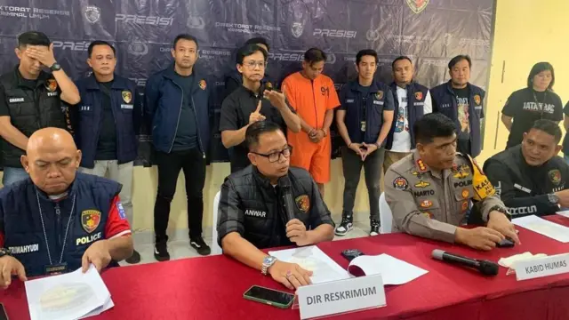 Direktur Kriminal Umum (Dirkrimum) Polda Sumsel, Kombes Pol Anwar Reksowidjojo, saat melakukan gelar perkara pelaku penganiayaan dokter koas Muhammad Luthfi, Sabtu (14/12/2024).