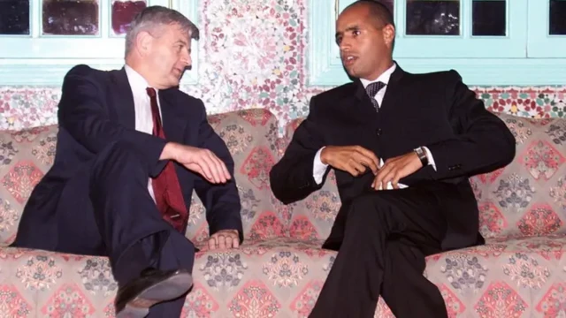 Сейф аль-Ислам Каддафи беседует с главой МИД Германии Йошкой Фишером