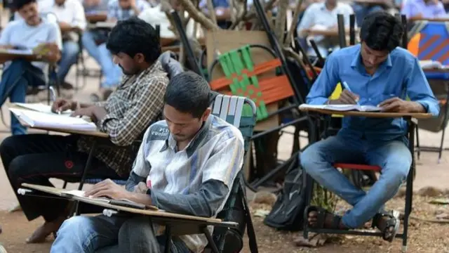 ఉద్యోగ అభ్యర్థులు