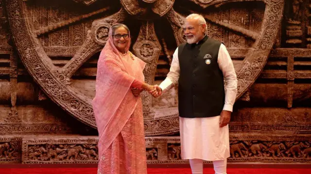 বাংলাদেশের ক্ষমতাচ্যুত প্রধানমন্ত্রী শেখ হাসিনার সাথে ভারতের প্রধানমন্ত্রী নরেন্দ্র মোদী
