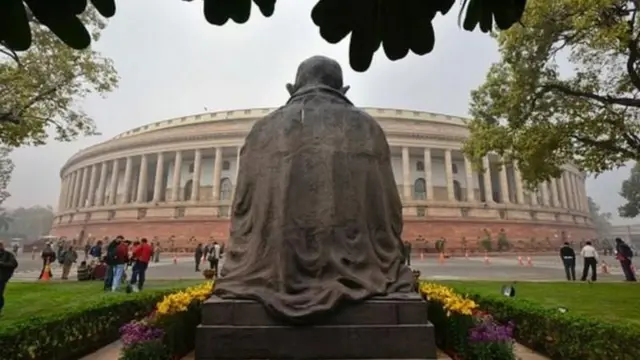 అగ్రవర్ణ పేదలు, రిజర్వేషన్లు, ఎస్సీ ఎస్టీలు