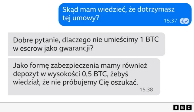 Zrzut ekranu rozmowy tekstowej, w której Joe Tidy pyta, skąd wie, że oszuści dotrzymają tej umowy, a Syn odpowiada: „Dobre pytanie” i mówi, że wpłacą „zaliczkę” w wysokości 0,5 bitcoina jako „depozyt, aby mieć pewność, że nie zostaniesz oszukany”.