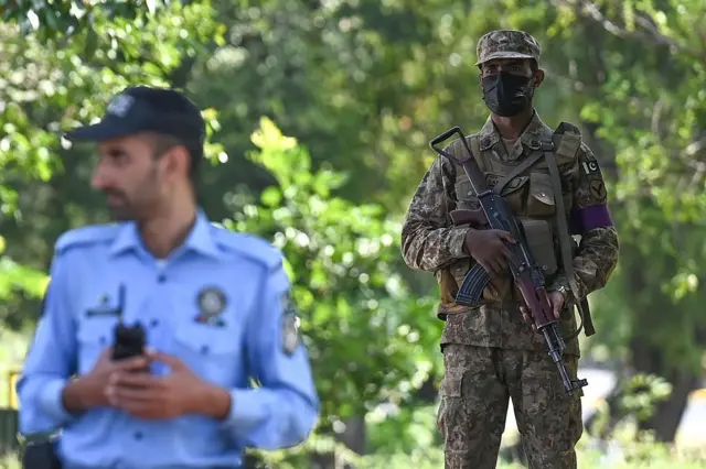 ایس سی او اجلاس کے موقع پر اسلام آباد میں فوج بھی تعینات کردی گئی ہے۔