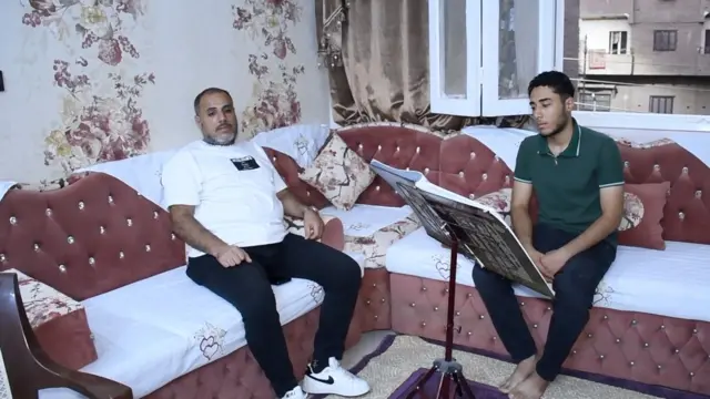 Mahaifin Fares da dan'uwansa na karbar ta'aziyya