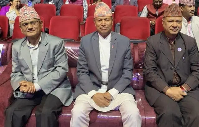 एमाले नेताहरू युवराज ज्ञवाली र रघुजी पन्तसँग भीम रावल 