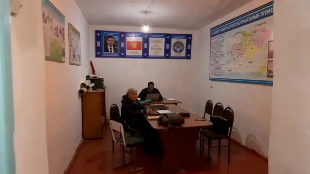 "Беш-Коргон" орто мектебиндеги мугалимдер отурган усулкана