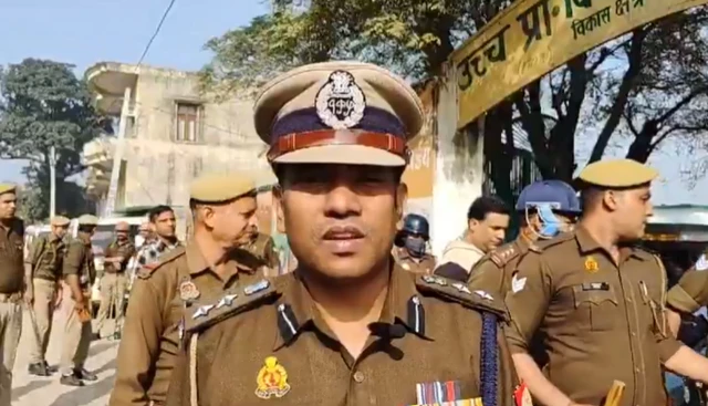 उत्तर प्रदेश में मुज़फ़्फ़रनगर जिले के एसएसपी अभिषेक सिंह 