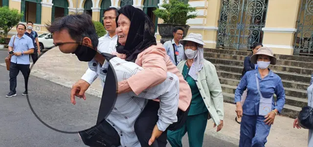 Mẹ của ông Trần Văn Bang