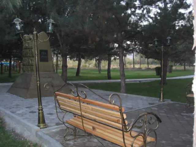Үркүнгө арналган эстелик 1995-жылы орнотулган. Анда “1916 ҮРКҮН” деп жазылган 