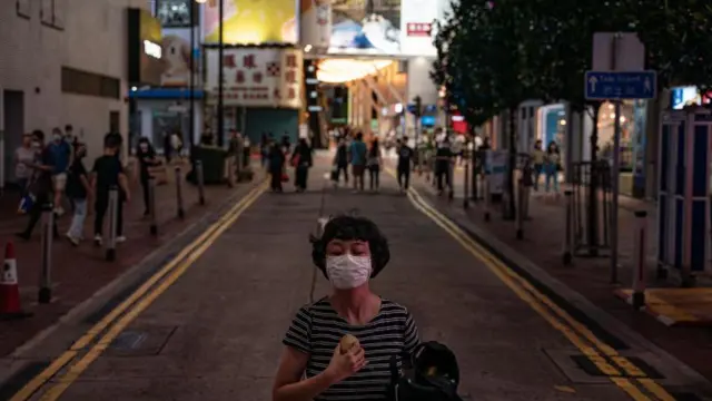 2022年6月3日，艺术家陈美彤在铜锣湾展现行为艺术，其后遭警方拘捕。
