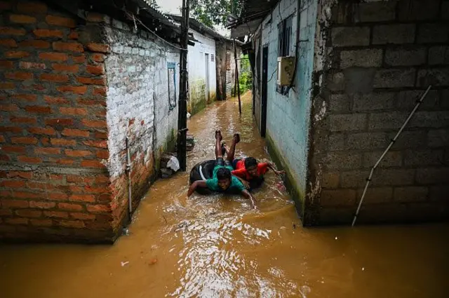 නොසැලකිලිමත් ලෙස කටයුතු කිරීමෙන් විවිධ බැක්ටීරියා වර්ග ආසාදනය වීමට ඇති හැකියාව ඉහළ බව සෞඛ්‍ය අංශ පවසයි.
