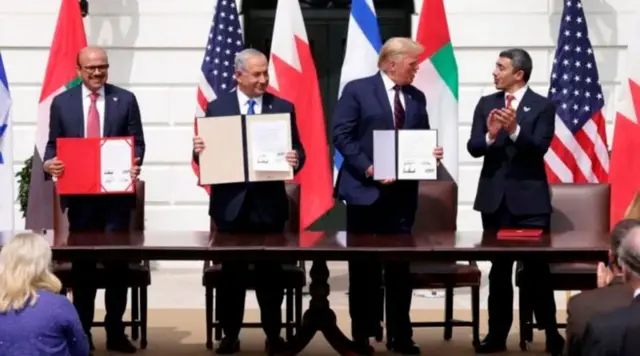 यूएई, बहरीन और इसराइल ने पूर्व अमेरिकी राष्ट्रपति डोनाल्ड ट्रंप के नेतृत्व में अब्राहम अकॉर्ड पर हस्ताक्षर किए थे.