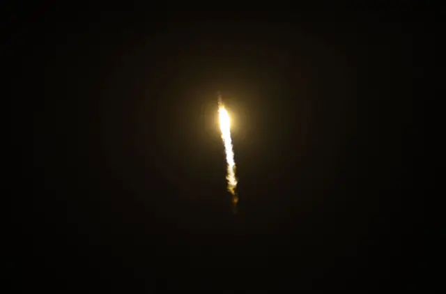 한국형 발사체 누리호가 27일 새벽 전남 고흥군 나로우주센터에서 4차 발사를 맞아 우주로 날아오르고 있다. 