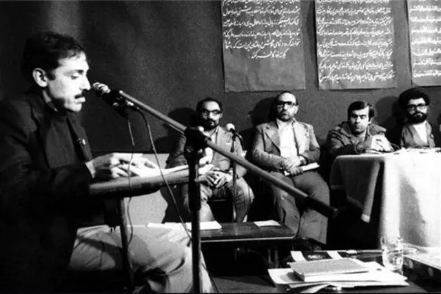 موسوی تبریزی (راست) به همراه اسدالله لاجوردی در دادگاه محمدرضا سعادتی (چپ)