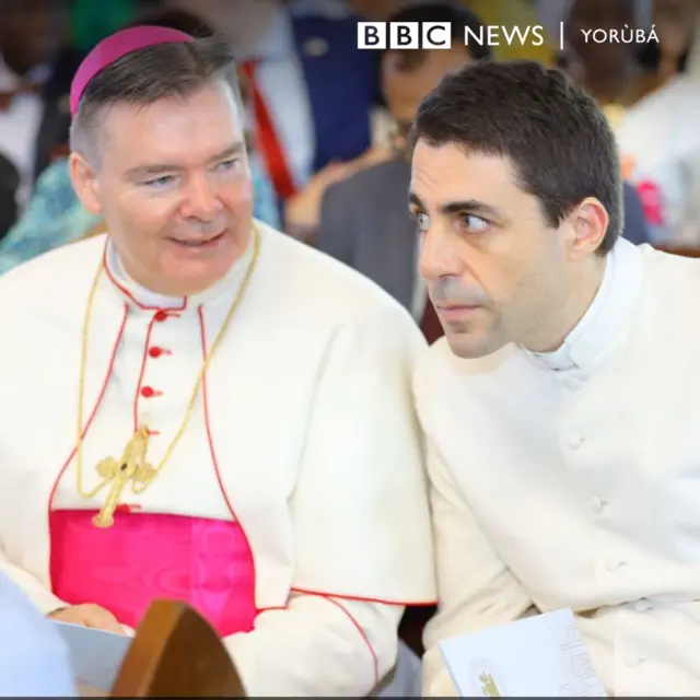 Awọn alufaa lati ilẹ okeere pẹlu peju sibi eto naa