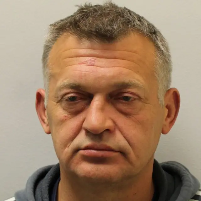 پلیس می‌گوید آقای زالیناس احتمالا از بریتانیا گریخته است