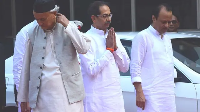 राज्यपाल भगत सिंह कोश्यारी के साथ उद्धव ठाकरे और अजित पवार