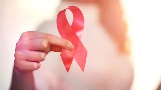 Lazo que representa la lucha del VIH.