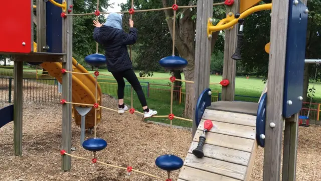 Лиза на площадке