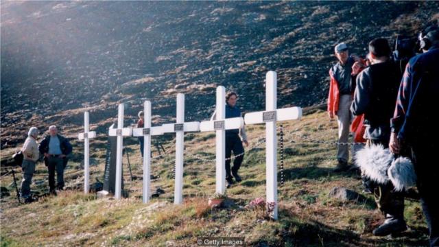 大流感甚至在一些最偏远的地区肆虐——这些十字架纪念碑是纪念客死于挪威一个偏远定居地的矿工。