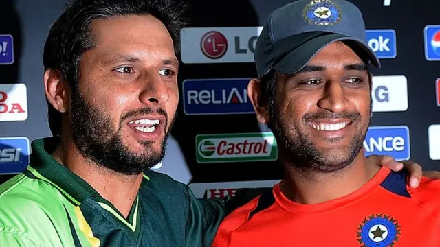 अफ़रीदी और महेंद्र सिंह धोनी