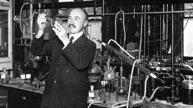 ሊዮ ባእከላንድ ኣብ ቤተ-ፈተነ (ላቦራቶሪ)