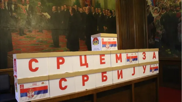 Dveri i Poks su nastupali pod sloganom Srcem za Srbiju