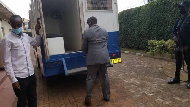 Bwana Habumuremyi ubwo yari agejejwe ku rukiko Kigali