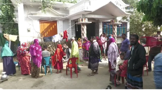 নিহত শাহিনের পরিবারের সদস্যরা 