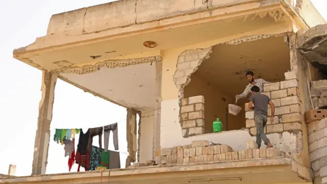 Marek kentinde evlerini yeniden inşa ediyorlar (13 Ekim 2018)