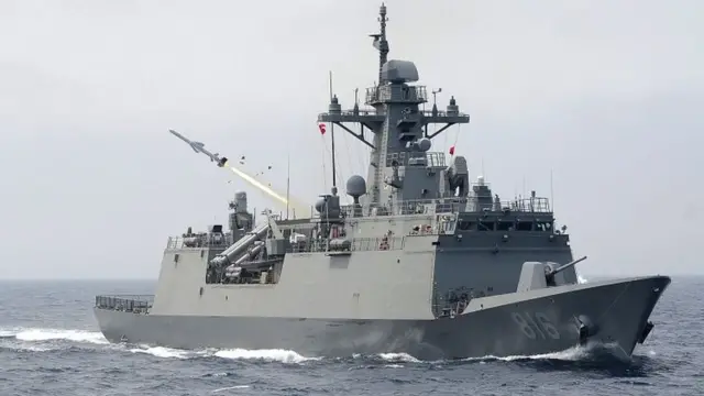 दक्षिण कोरिया का जंगी जहाज़