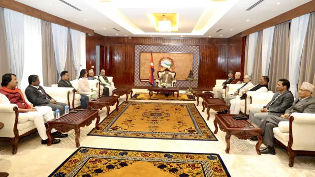 प्रधानमन्त्री निवासमा गत साता भएको दश दलको बैठक 