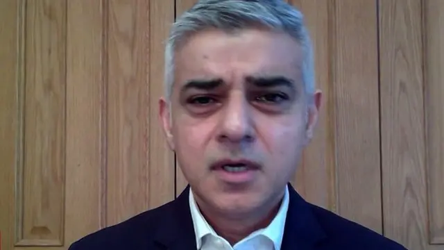 萨迪克·汗表示，他对此感到"心碎"，并恳请伦敦市民呆在家中，保护公共健康系统NHS。