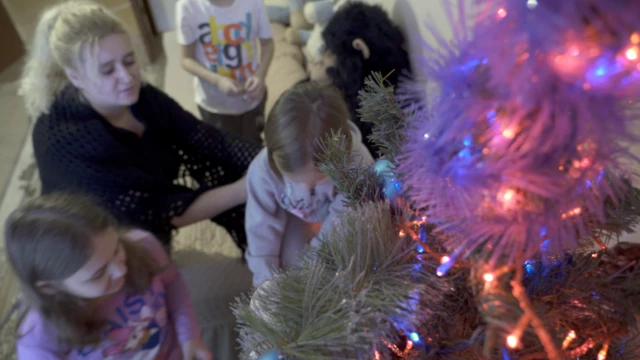 Юлия Шарафиева с детьми